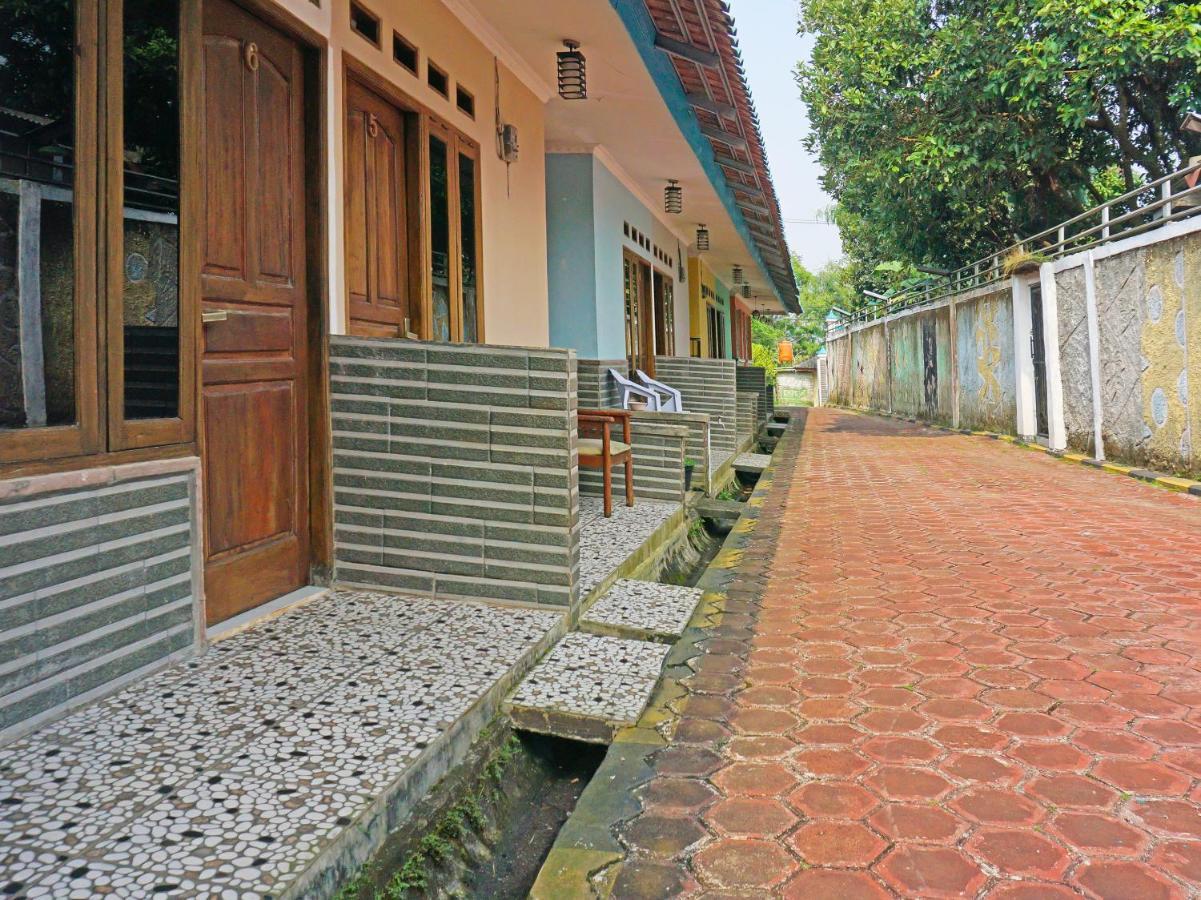 Oyo 90369 An Nur Family Homestay Syariah Cigombong Екстер'єр фото