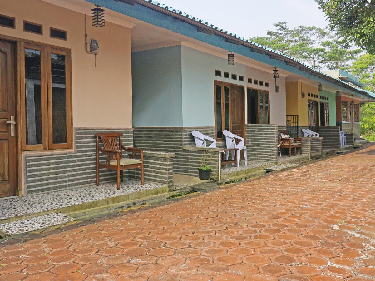 Oyo 90369 An Nur Family Homestay Syariah Cigombong Екстер'єр фото