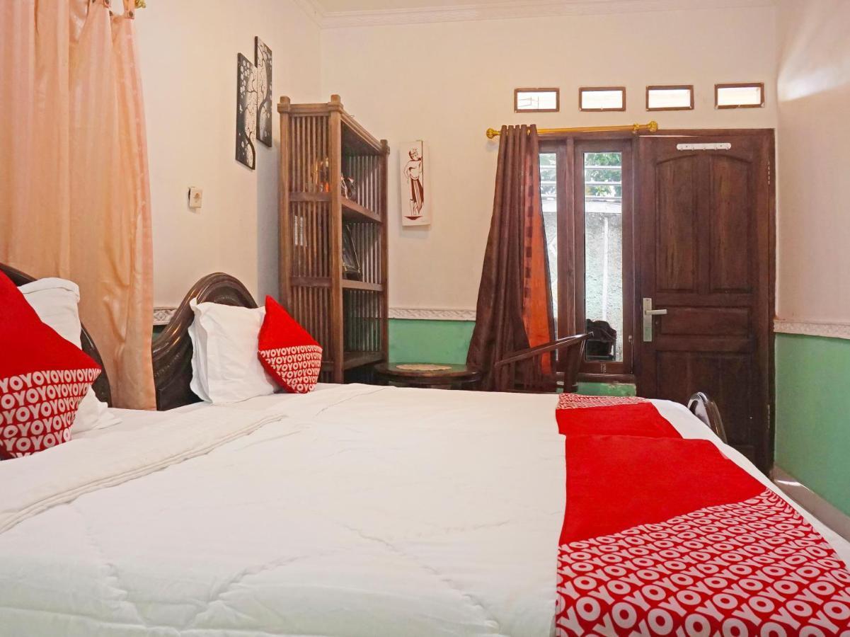 Oyo 90369 An Nur Family Homestay Syariah Cigombong Екстер'єр фото